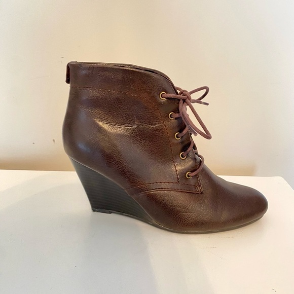 Brown Wedge Lace-up Winter Boots - Picture 2 of 5
